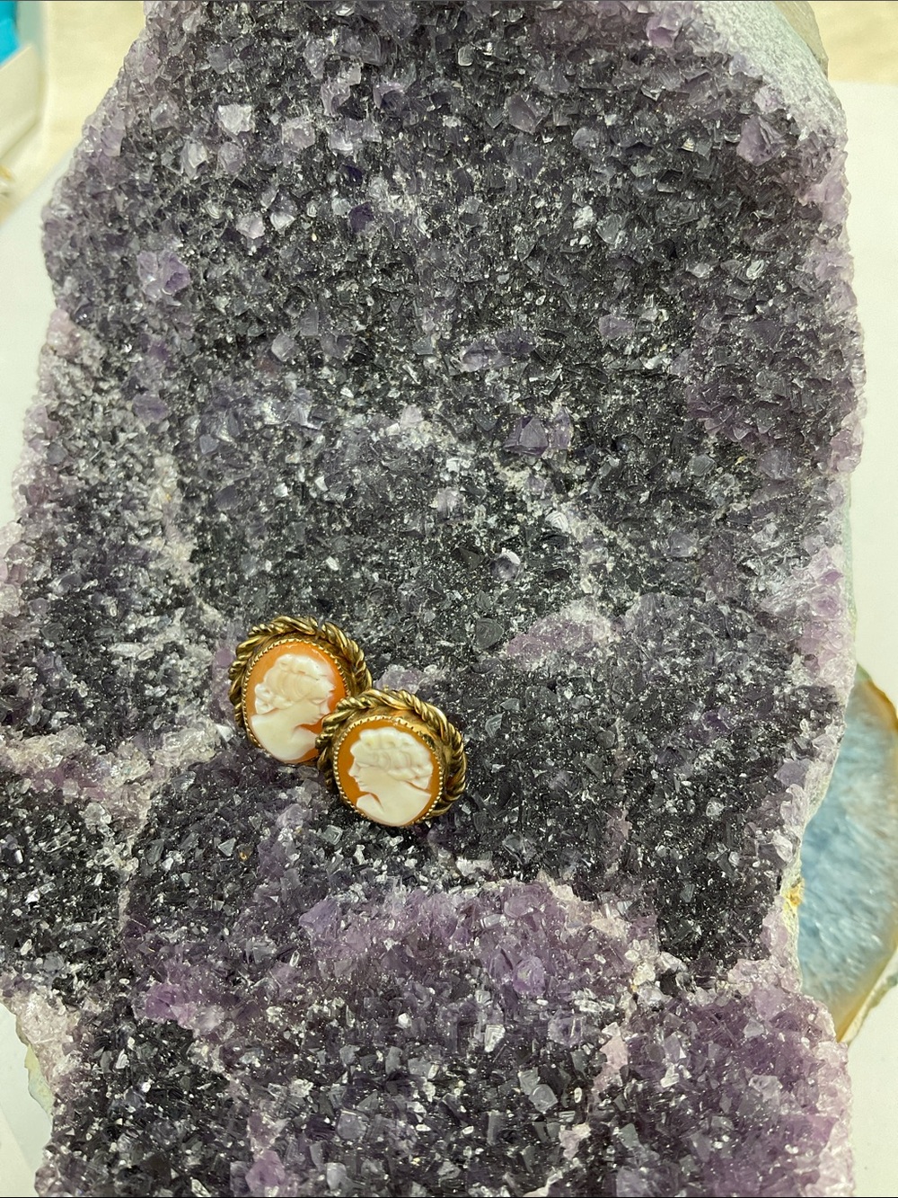 Gold-Frame Cameo Post Stud Earrings in Peach and Cream - Picture 2 of 8